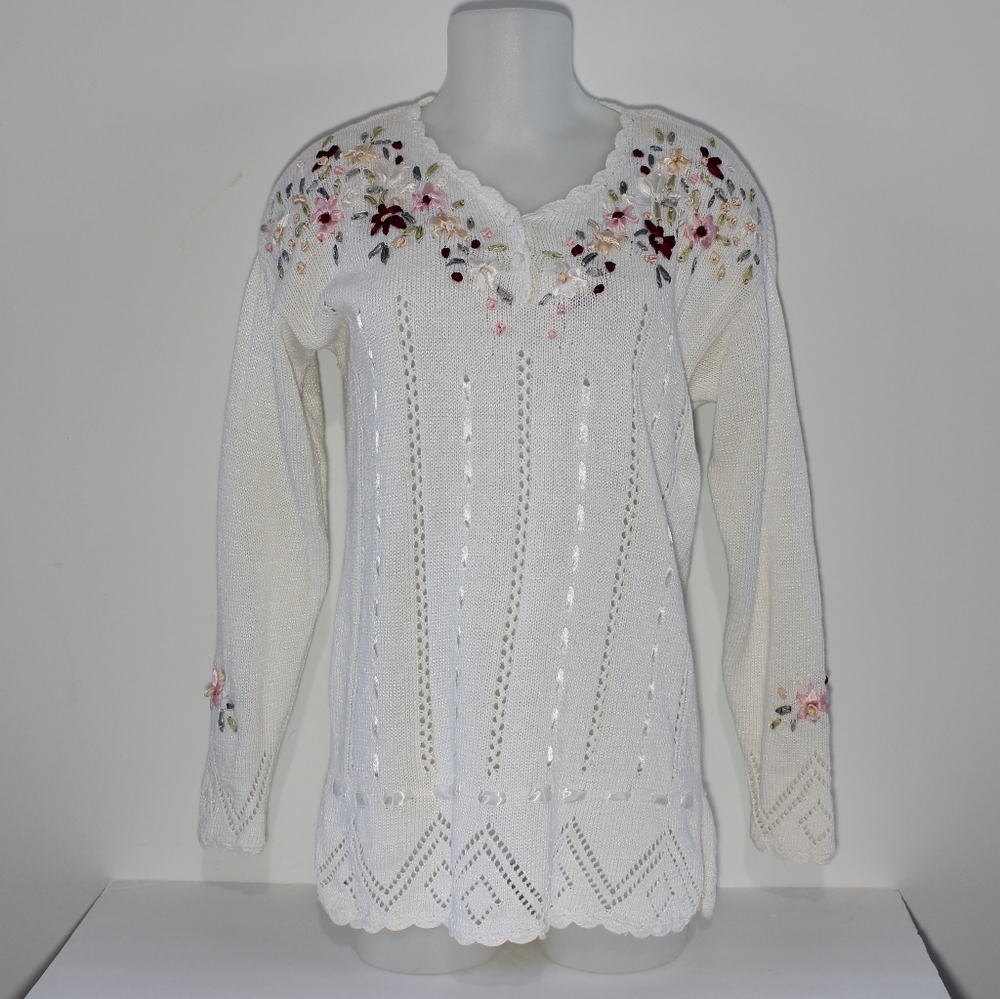 Vintage open knit sweater. Floral ribbon. Small